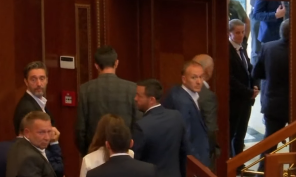 VV nuk ia jep votat Vlora Çitakut për Nënkryetare, PDK e lëshon sallën