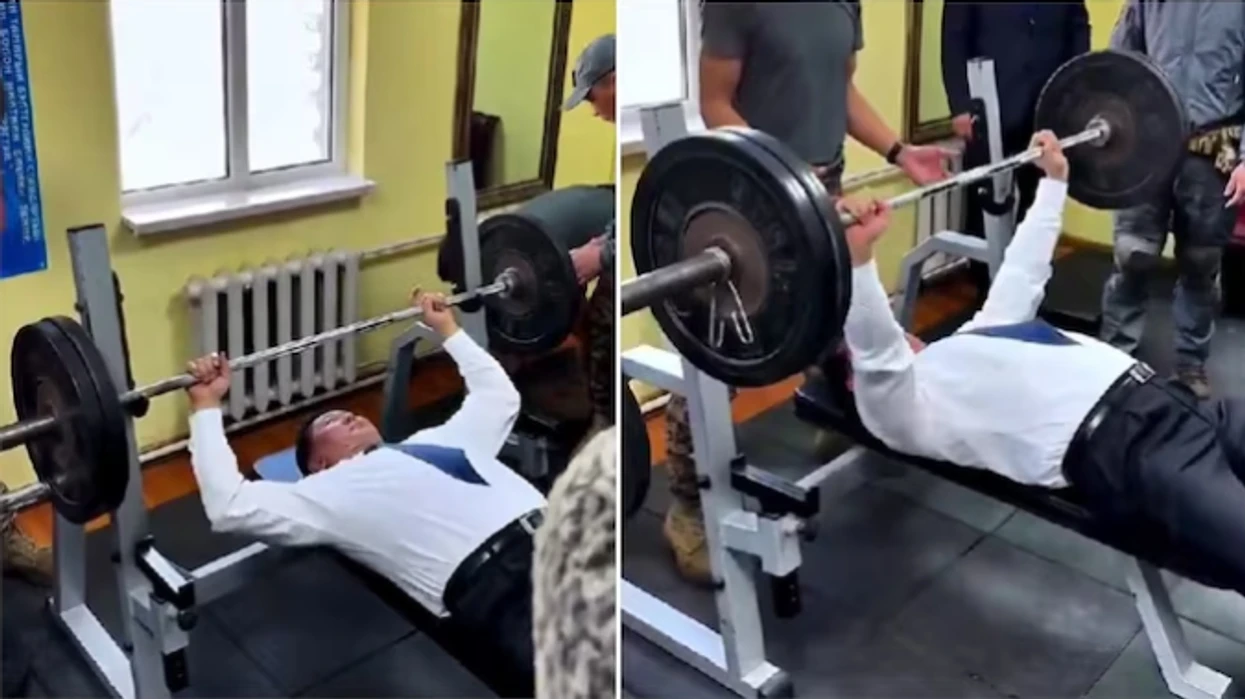 Heq xhaketën dhe ngre 100 kg pa u lodhur, presidenti mongol bëhet viral