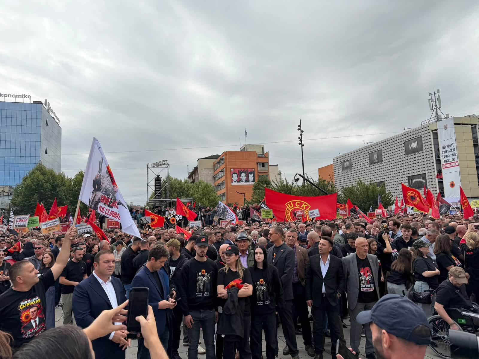 “Turp më të madh nuk ka!”/ Bytyçi: Po mashtrojnë qytetarët, Gjykata e Hagës nuk ndikohet nga mitingjet