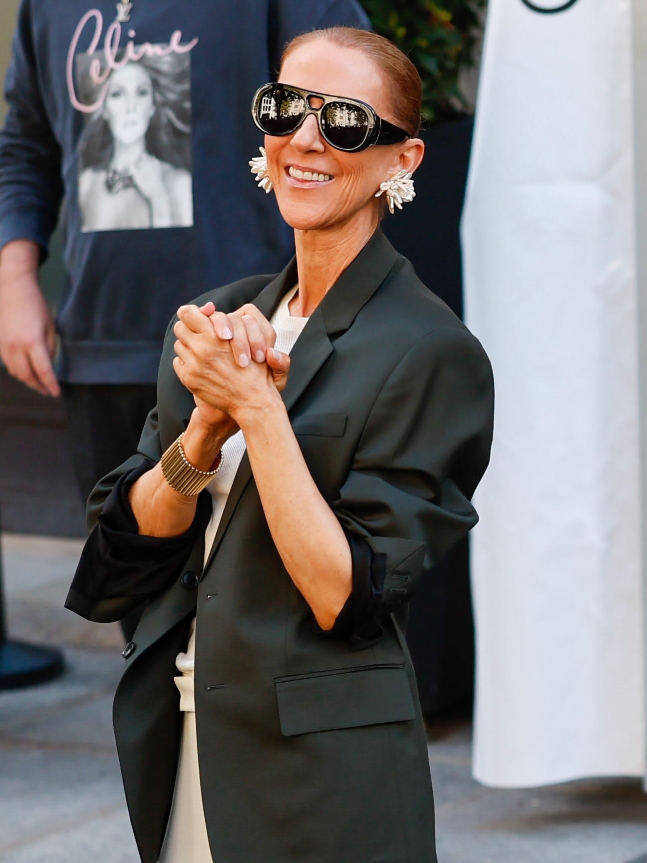 Celine Dion shkëlqen në rrugët e Parisit para rikthimit në skenë
