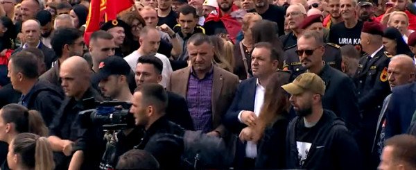 ​Ali Ahmeti, Hamza e Haradinaj i bashkohen “Marshit për Liri”, marrin pjesë edhe deputetë të VV-së