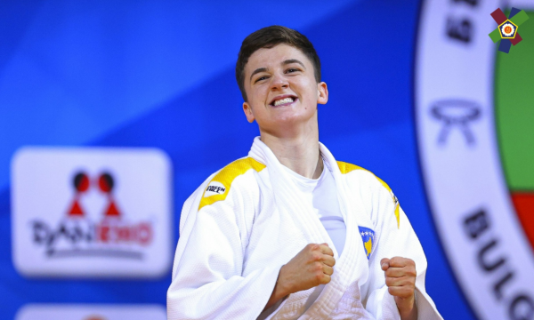 Laura Fazliu kalon në çerekfinale të Grand Slamit të Hungarisë!