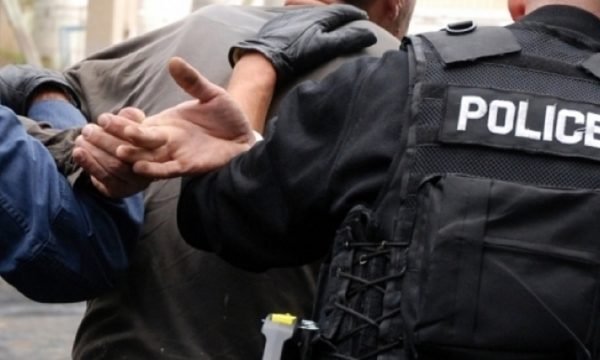 Arrestohet një shtetas i Maqedonisë së Veriut, e goditi me gotë qelqi një shtetas të Kosovës në një restorant në Shtërpcë
