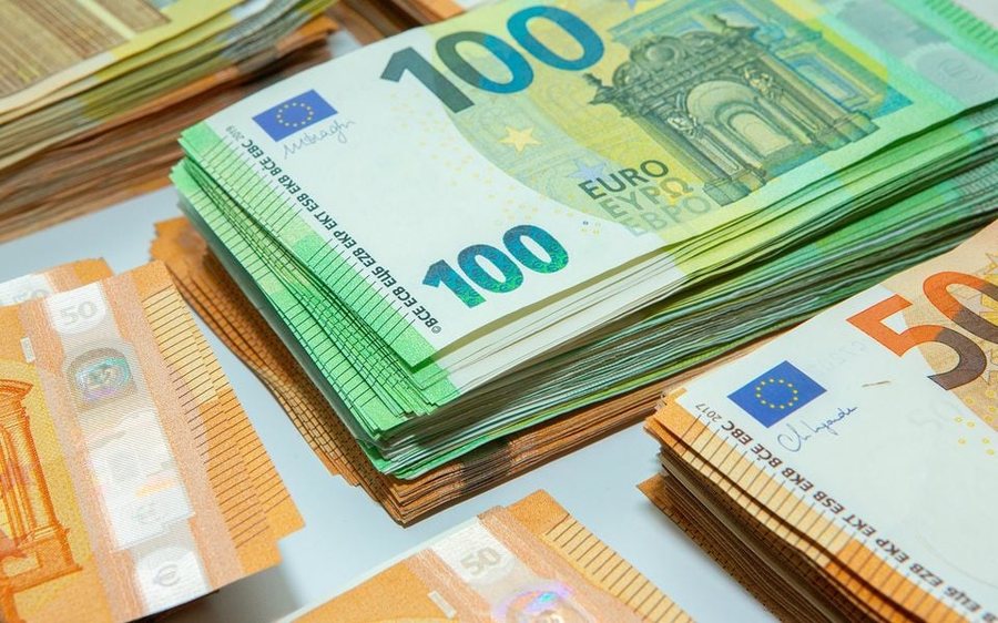 Euro dhe paundi të dobët përballë lekut, mësoni me sa shiten e blihen monedhat e huaja sot