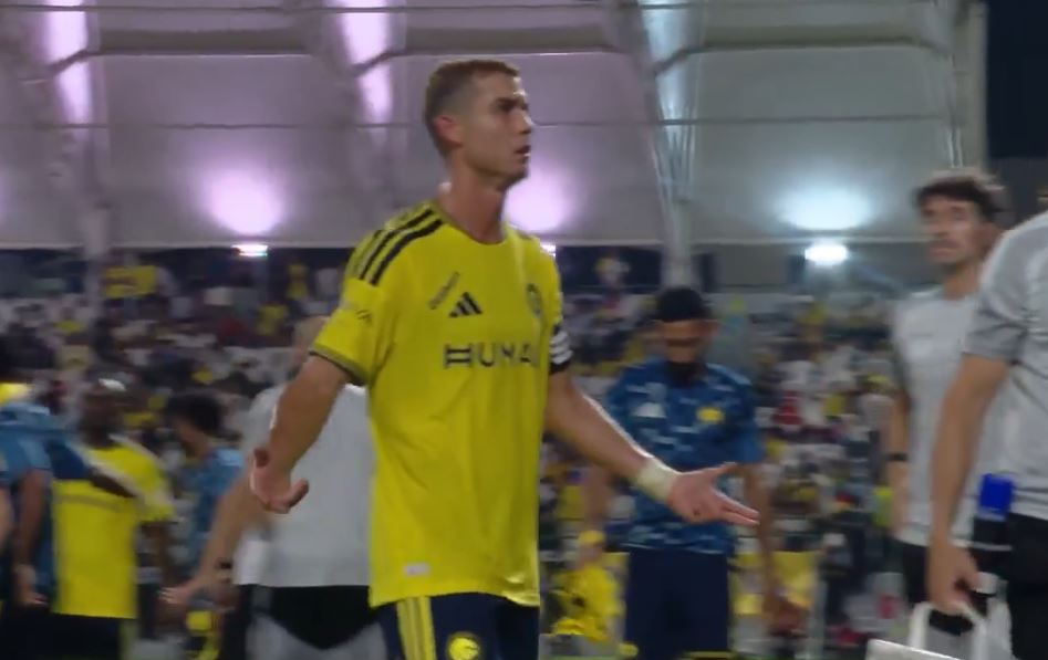 Ronaldo “çartet” ndaj tifozëve të Al-Taawounit pas thirrjeve ndaj Nevesit 