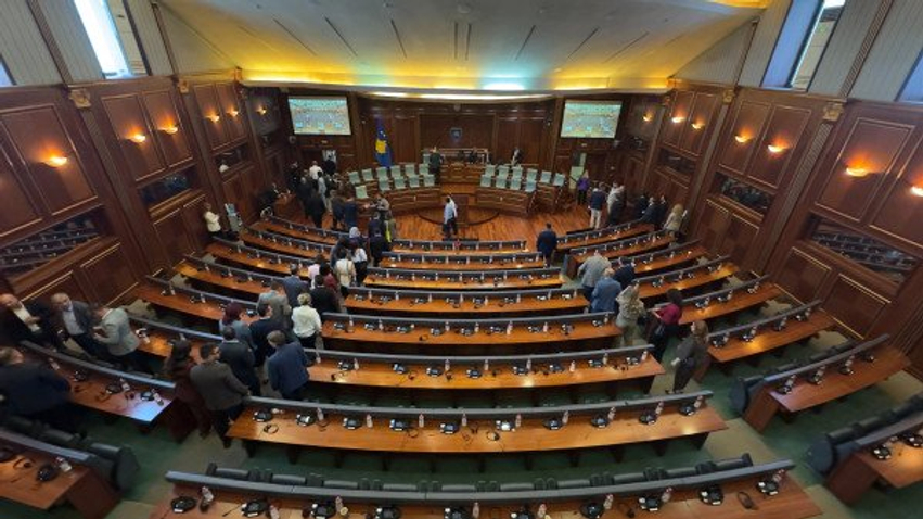Kuvendi thërret seancë në orën 14 00  në rend dite zgjedhja e Qeverisë