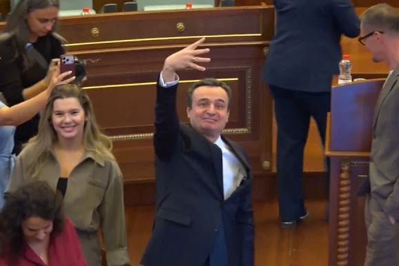 Ky është veprimi i Albin Kurtit pas betimit si kryeministër