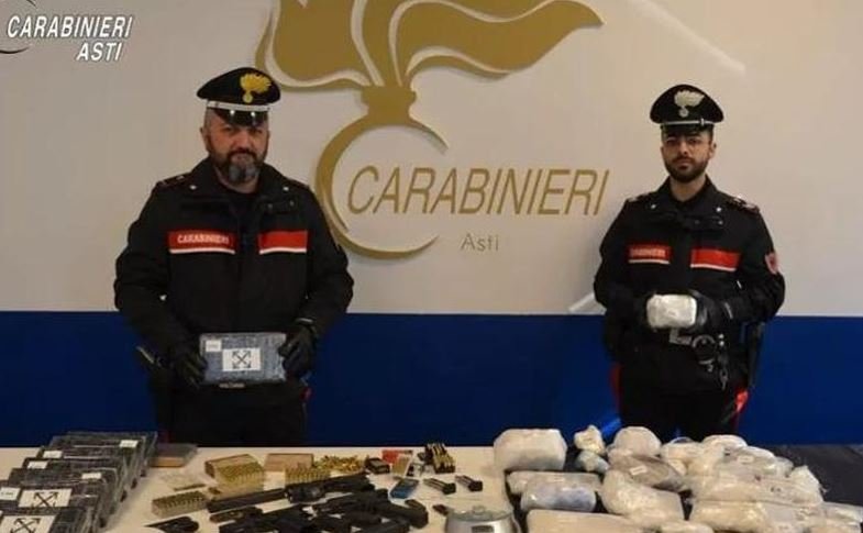 Kokainë mbi 4 mln euro dhe arsenal armësh në banesë, dënohet me 10 vite burg shqiptari në Itali