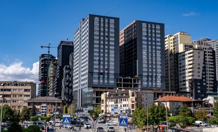 Çmimet lart, pazaret poshtë: Dy anët e tregut të banesave