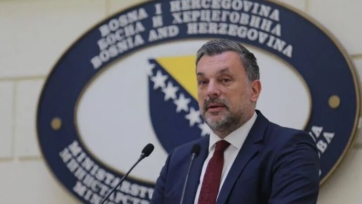 Konakoviq alarmon Perëndimin pas nderimeve për Mladiqin në Serbi: Veproni para se të jetë vonë