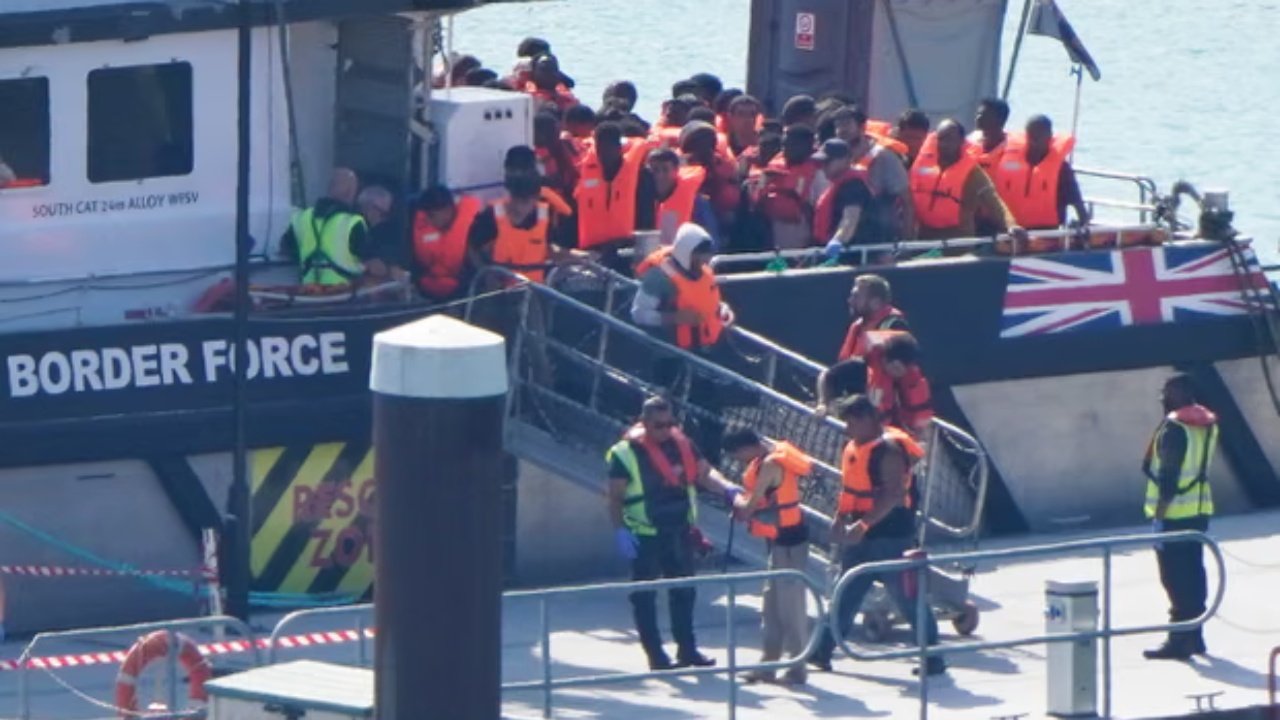 Azilkërkuesit e kthyer nga Britania në Francë raportojnë dhunë fizike dhe psikologjike, “The Guardian”: Probleme shëndetësore të përkeqësuara nga...