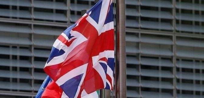 Deputetët britanikë kërkojnë një ligj të ri për të adresuar kërcënimin e IA-së ndaj të drejtave të njeriut