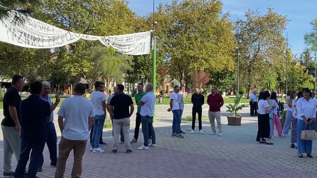Shkrirja e Bashkisë Divjakë, komisioni zbret në terren, qytetarët kundër bashkimit me Lushnjen
