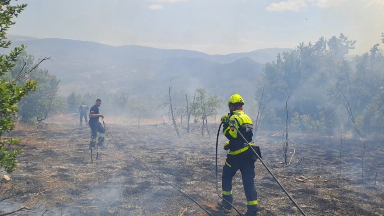 QMK: 14 zjarre në sipërfaqe të hapura, zjarri pranë Borinos mbetet aktiv