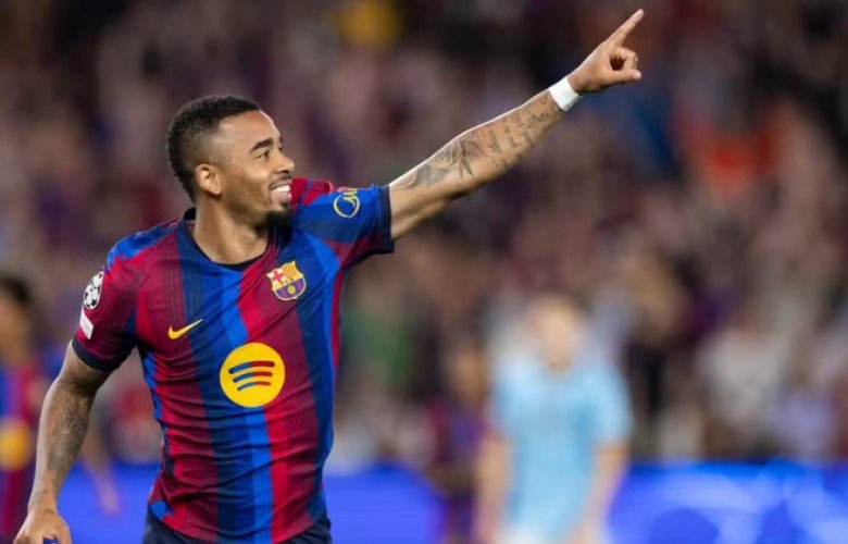 Jesus sfidon Raphinhën për një vend në formacionin e Barcelonës
