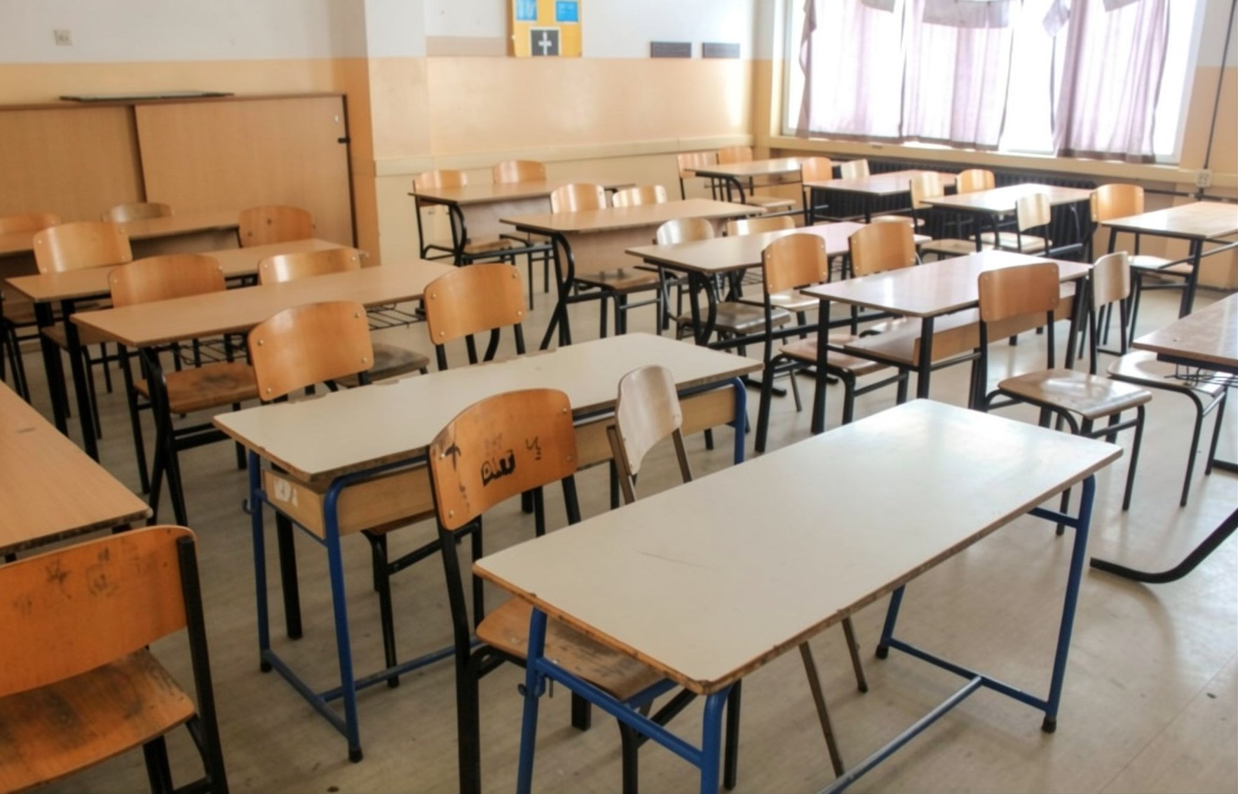 Komuna e Prishtinës kërkon që nesër ora e parë e mësimit t’i kushtohet UÇK-së