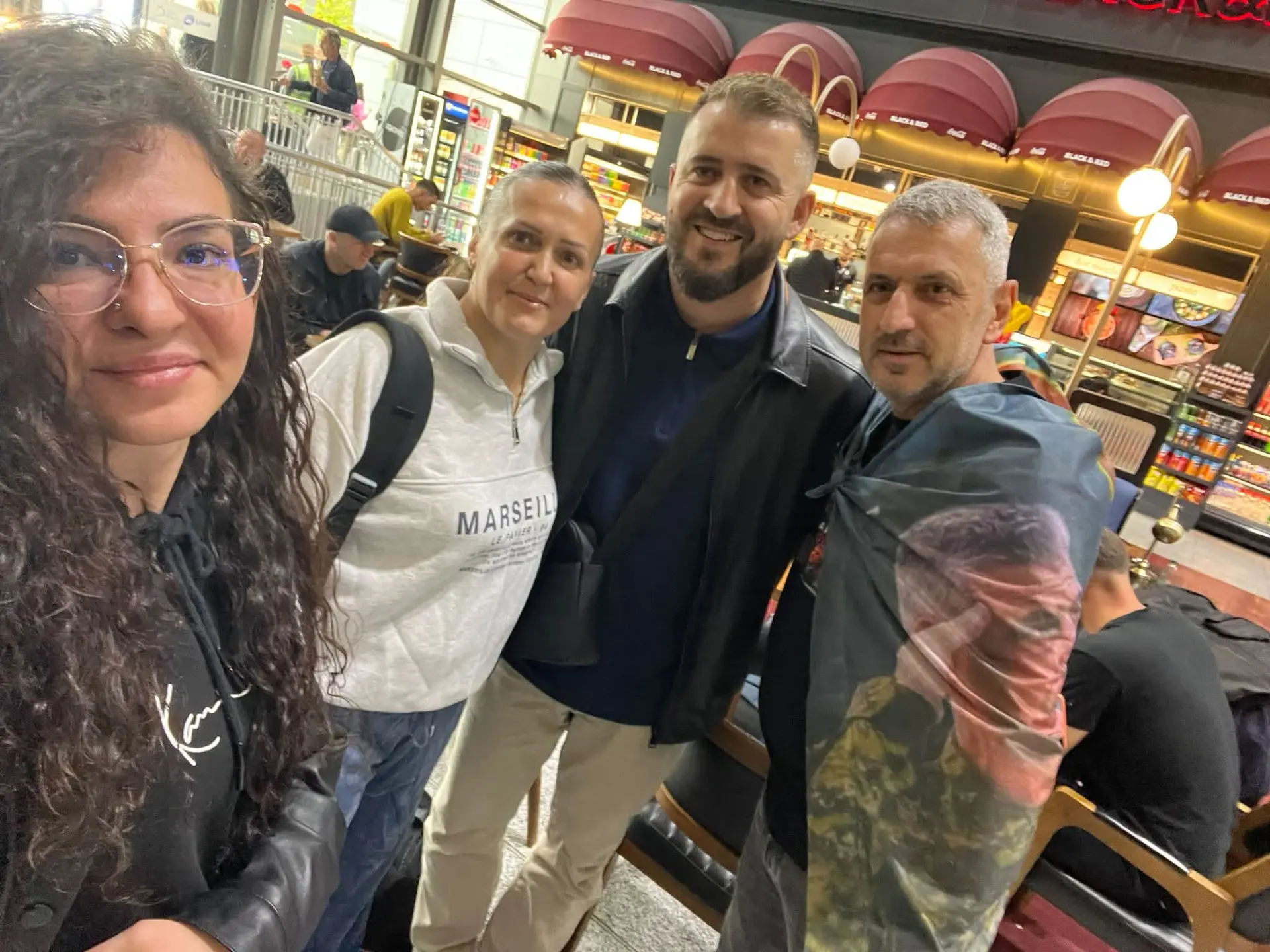 Ora po afron, deputetët e PDK-së nisen drejt Hagës