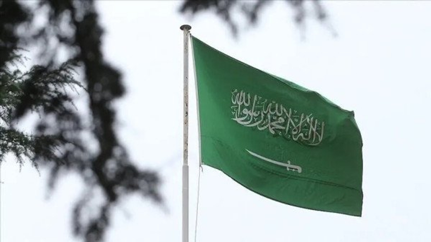 13 të plagosur në 3 qytete saudite nga sulmet me raketa dhe dronë të Huthive