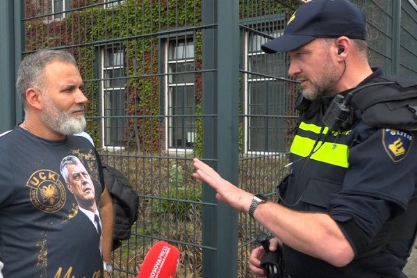 ​Policia holandeze shton masat e sigurisë para ndërtesës së Gjykatës në Hagë