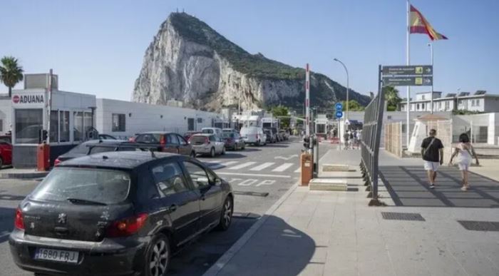 Italia zgjat kontrollet kufitare me Spanjën/ Masa e re në fuqi edhe 15 ditë