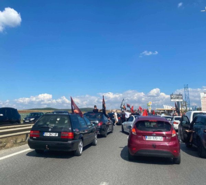 Mbyllet hyrja për automjete në Fushë Kosovë