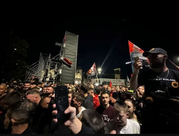 Qytetarët në protestë kundër vendimit të Speciales: Kërkojnë vazhdimin e tyre paqësisht dhe reagim institucional