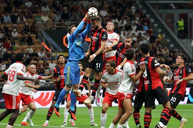 Jashari 73 minuta, Milani humbi nga Benfica