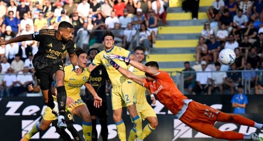 Juventus piketon përforcimin e parë