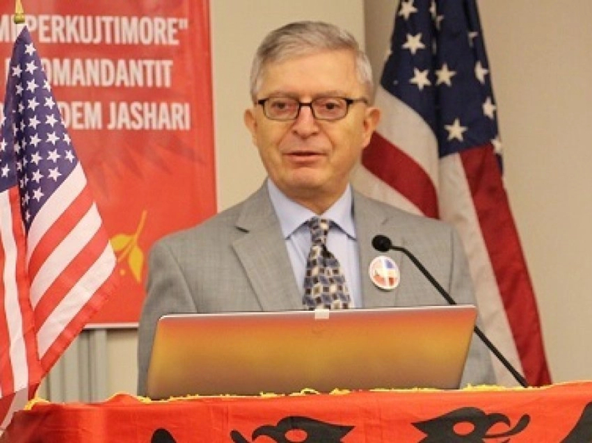 Një apel për politikën shqiptare që të shohë veten në pasqyrën e demokracisë