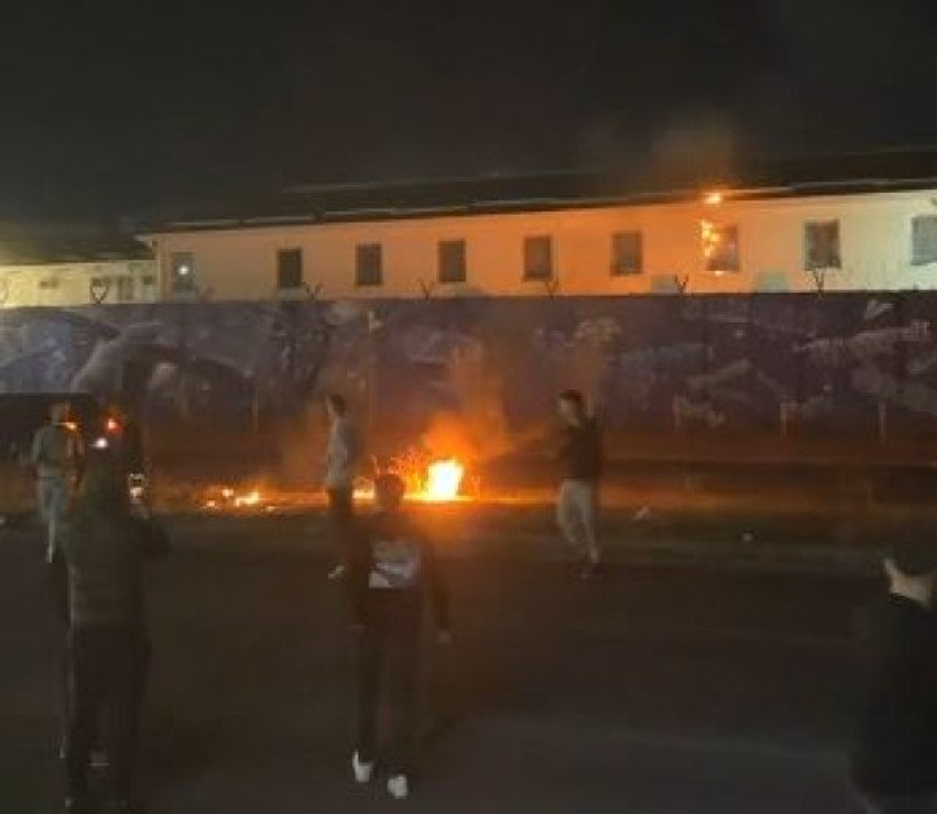 Policia jep detaje çfarë ndodhi mbrëmë në protestën para mesnatës  te baza e EULEX