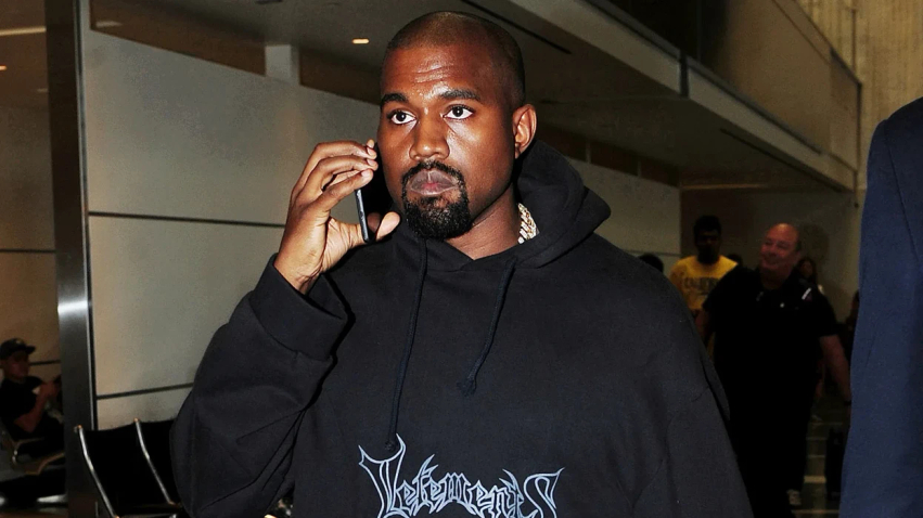 Kanye West përballet me padi prej 23 milionë dollarësh  ish punonjësi pretendon diskriminim për shkak të flokëve