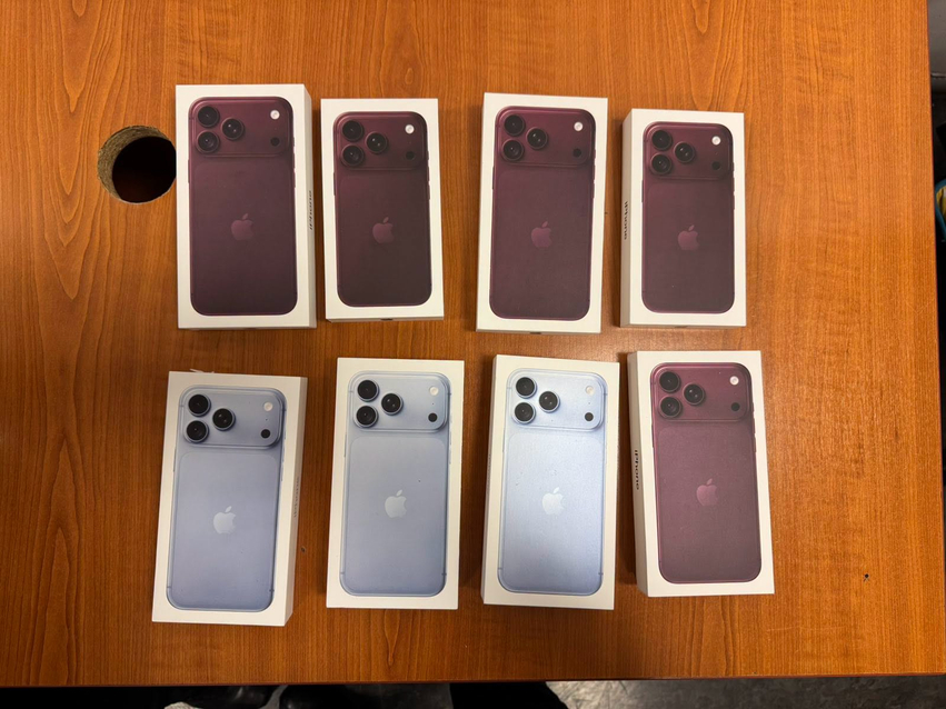 Tetë iPhone 18 të padeklaruar kapen në Aeroportin e Prishtinës  vlera rreth 15 mijë euro