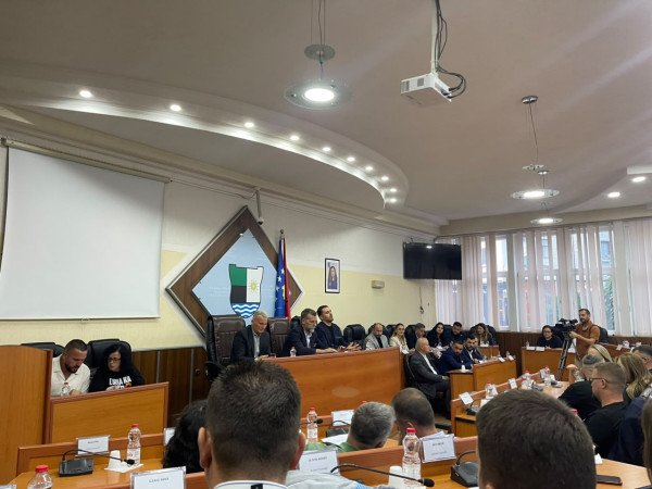 ​Kuvendi i Mitrovicës së Jugut miraton Deklaratën “Jo në emrin tim” për aktgjykimin ndaj krerëve të UÇK-së