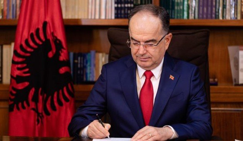 Presidenti Begaj dekreton ligjin për pagat e magjistratëve