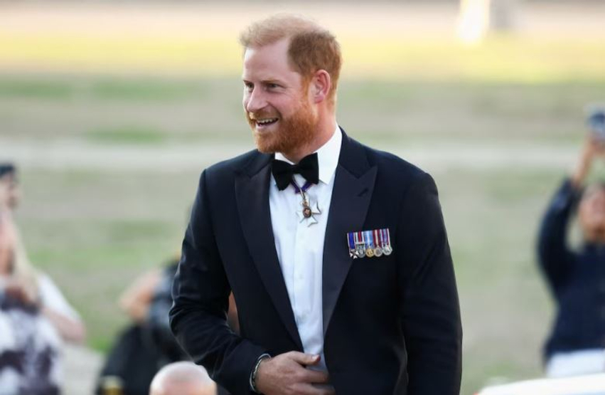 Princi Harry bën paraqitjen e parë publike pas kthimit në Britani  Bëra mirë që u riktheva në tokën britanike