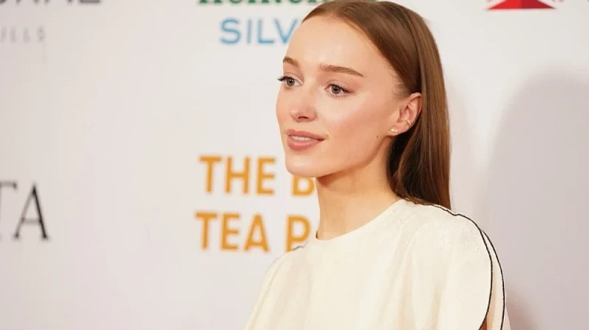Martohet ylli i  Bridgerton   Phoebe Dynevor  dasma u u bë në një kështjellë në Francë
