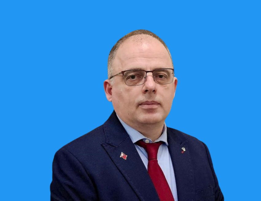  Të përballemi me të kaluarën e errët të liderëve të papërgjegjshëm e të frikësuar     Nela me mesazh të fortë për Kosovën