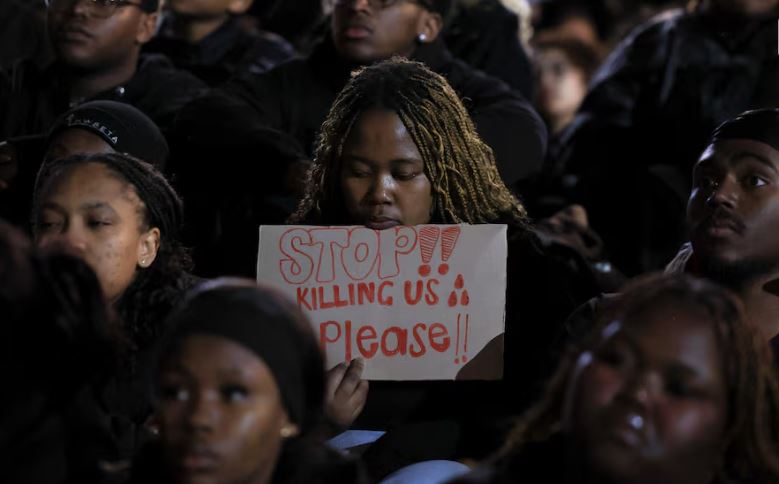 Vrasjet e nëntë grave tronditin Afrikën e Jugut, protesta dhe marshime kundër dhunës