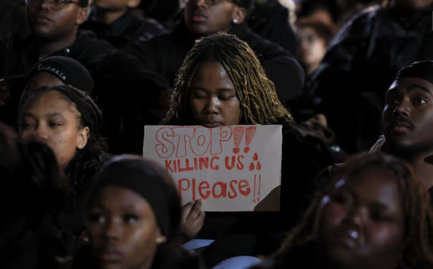 Vrasjet e nëntë grave tronditin Afrikën e Jugut  protesta dhe marshime kundër dhunës