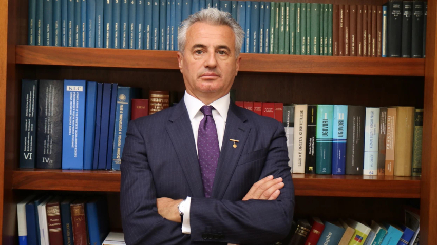 Avokati Koci kërkon nga mbrojtja e drejtuesve të UÇK së sqarim se çka ndodhi në Hagë 