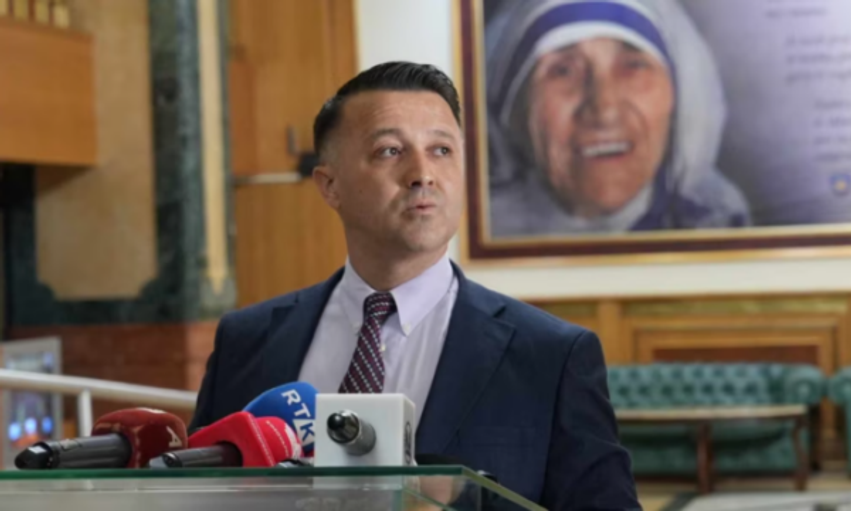Berisha u bën thirrje deputetëve për seancë të jashtëzakonshme për verdiktin e Hagës
