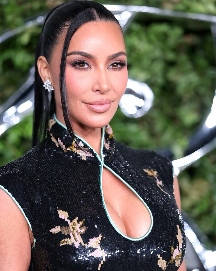 Kim Kardashian dhe Lewis Hamilton shfaqen së bashku në tapetin e kuq 2 Image