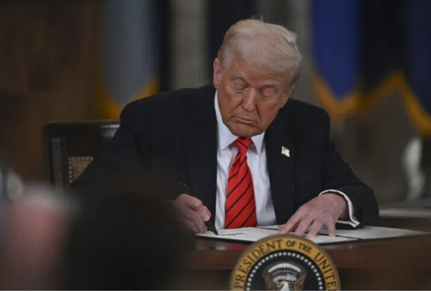 Shtëpia e Bardhë  Trump nënshkruan projektligjin për sanksionet ndaj Rusisë