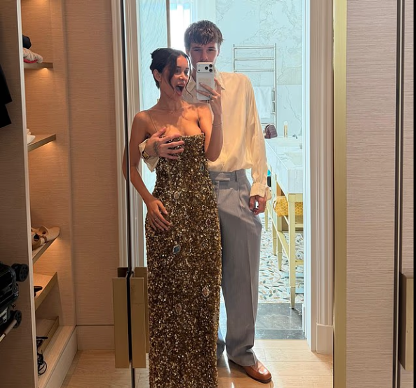 Cruz Beckham ndan një moment të ëmbël me të dashurën e tij