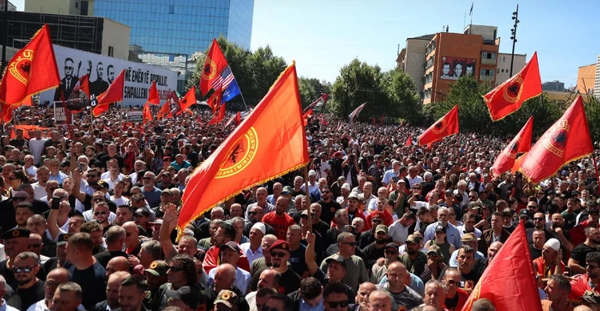 Ledri Vula dhe Bekim Shyti sonte i drejtohen masës në protestën  Jo në emrin tim 