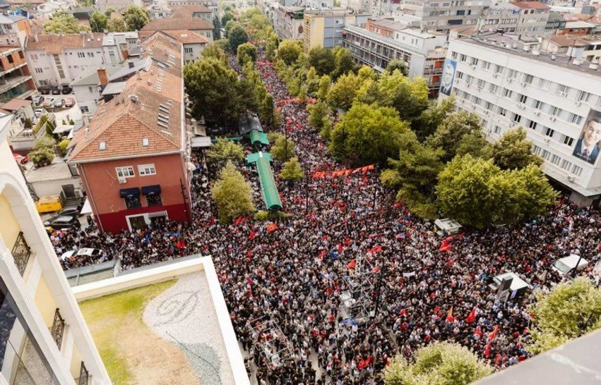 nata-e-peste-e-protestes-jo-ne-emrin-tim-ne-prishtine-kunder-aktgjykimit-te-hages-per-kater-ish-kreret-e-uck-se