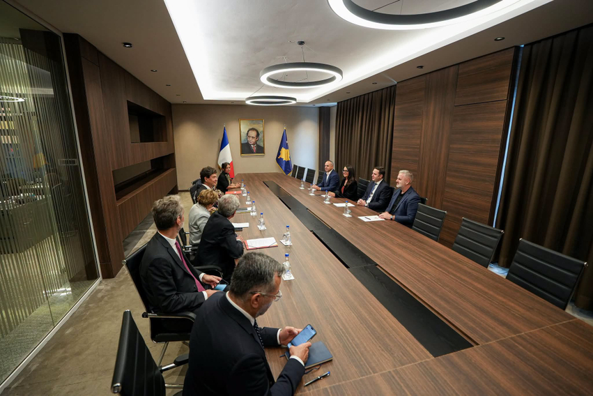 Abdixhiku pret delegacionin e deputetëve francezë  diskutojnë për bashkëpunimin Kosovë Francë