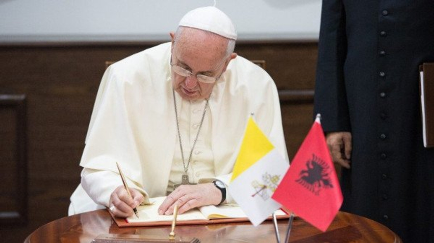 12 vjet nga vizita historike e Papa Françeskut në Shqipëri