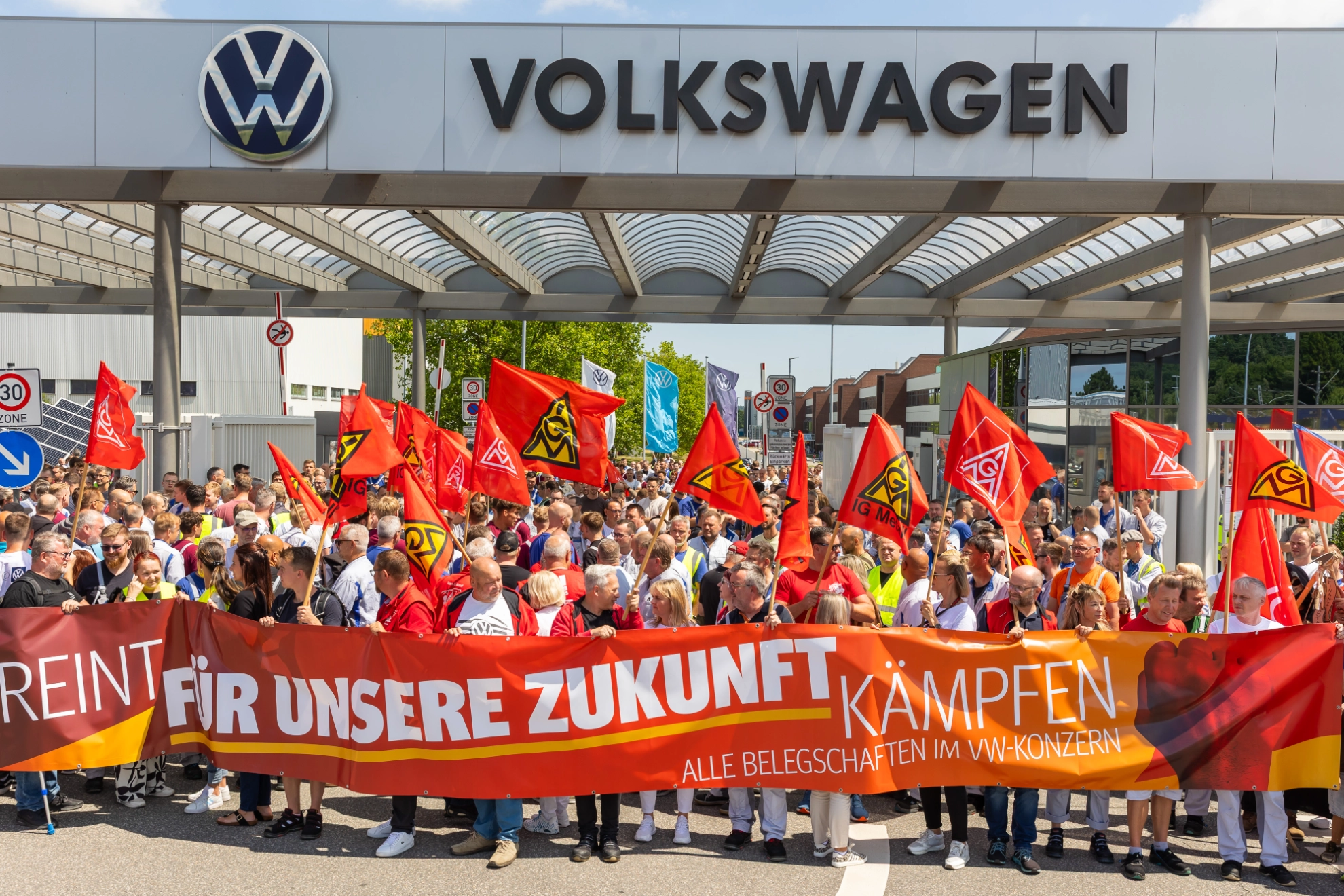 Alarm për vendet e punës në Gjermani: Protesta në mbi 200 qendra të industrisë së automobilave