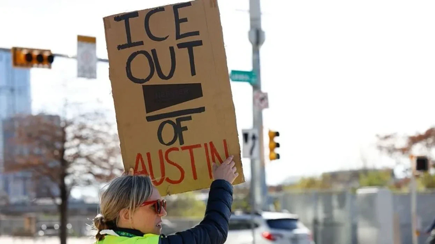 Protesta në Teksas pas të shtënave të ICE ndaj shoferit venezuelas